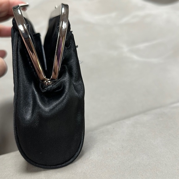 Super Cute GAP Black Clutch Purse with  Silver Sequins, Metal top & closure - Picture 4 of 8